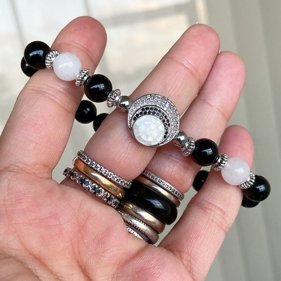 White gold plated cz moon mother of pearl bracelet - Picture 6 of 8